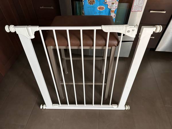 KIDCO BABY GATE 1