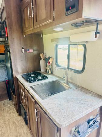 2018 KZ Escape M181UD - ¡Excelente estado! - $15,50063471411120515123