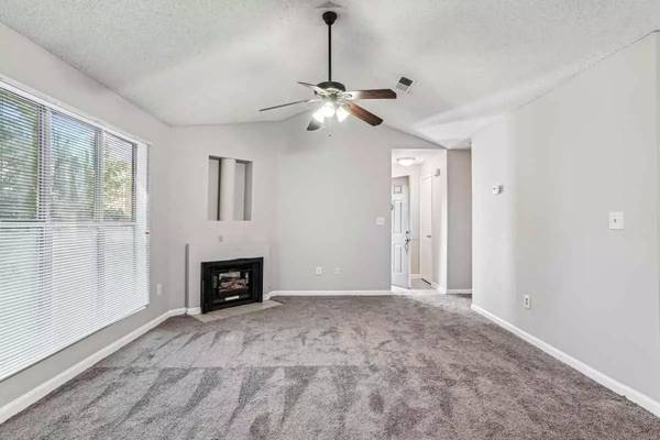 $1,155 / 1br - 705ft2 - Snuggle up with FIDO in our charming 1 bd, 1 ba! We're pet-friendly! (Charlotte)63925334816259123