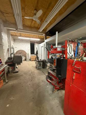 $3,500 / 2000ft2 - Auto Mechanic Shop For Rent (Ossining)63854480683523123