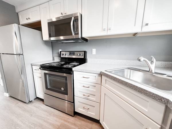 $1,500 / 1br - 624ft2 - Private top floor, W/D, Dishwasher, Pool, Convenient location (Bellingham)63509650265091124