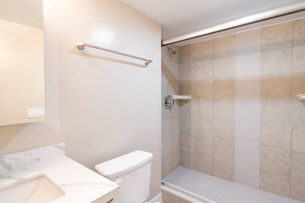 $2,300 / 500ft2 - Fully Renovated Large Studio is in Great Location (Bankers Hill)64037221892098123