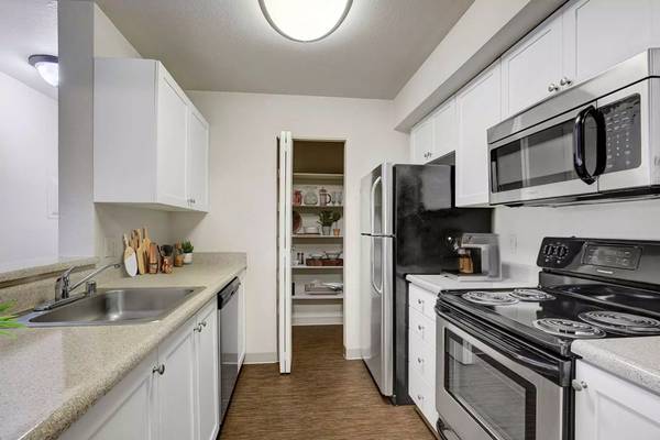 $2,545 / 2br - 940ft2 - ¡Comunidad amigable con mascotas! ¡Aceptamos a tus amigos peludos! (Mukilteo - South Everett, Lynnwood)64031136300545123