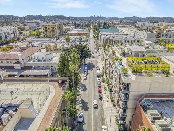 $3,495 / 1br - 764ft2 - Availability 24 Hours, High Speed Internet, On-Site Management (111 N Louise St, Glendale, CA)63952927968259124