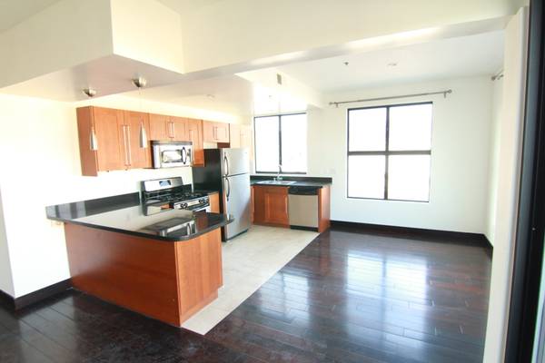 $4,595 / 2br - 1300ft2 - 2 Dormitorios 2 Baños en West Hollywood (West Hollywood/Adyacente a Beverly Hills)63700919844483121