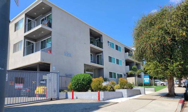1BD, Controlled Access, Pool, Gated,Gym, Nice Area in Palms 1