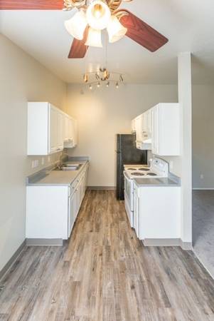 $1,727 / 2br - 945ft2 - 2 dormitorios, Garajes disponibles, Prohibido fumar (805 NE Kane Dr, Gresham, OR)63841708611201120