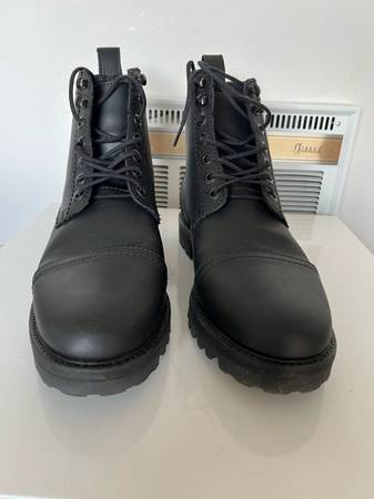 Mens boots size 9 1