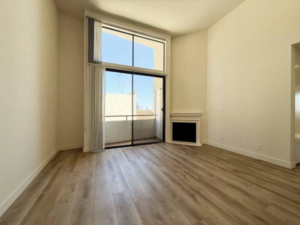 $5,395 / 3br - Spacious Top Floor 3 Bed 3 Bath Penthouse w/ Move-in Special! +Parking (Westwood 90024/UCLA)63701034625155121