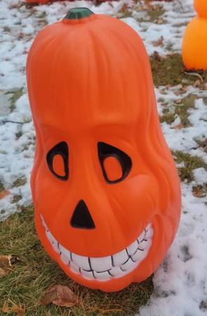 HALLOWEEN - VINTAGE 22 INCH BLOW MOLD PUMPKIN (RARE) 1