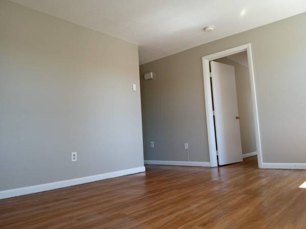 $1,995 / 3br - 742ft2 - PRICE REDUCTION! 3-Bedroom Garden-Style Apartment in Sunderland! (Sunderland)64017047786115122