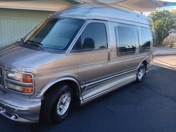 Furgoneta GMC Savana Conversion 1999, título limpio, 9500 USD, precio negociable - 9.500 USD (gardena)63441239205121121