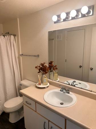 $1,425 / 1br - 600ft2 - ¡$99 más depósito te mudan aquí! (1x1) Oak Glen Apartments (Hillsboro)63831327722753124