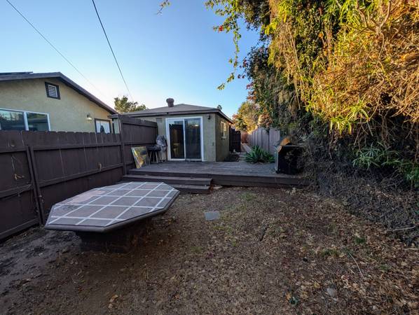 $2,090 / 430ft2 - Detached Studio with Large Back Patio (San Diego)63819386438401120