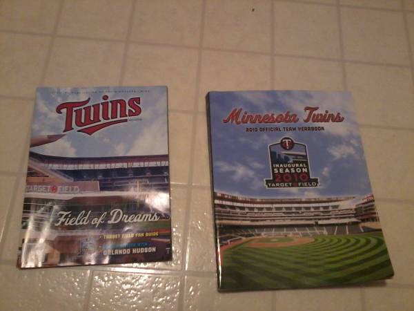 MINNESOTA TWINS YEARBOOK AND MAGAZINE 1