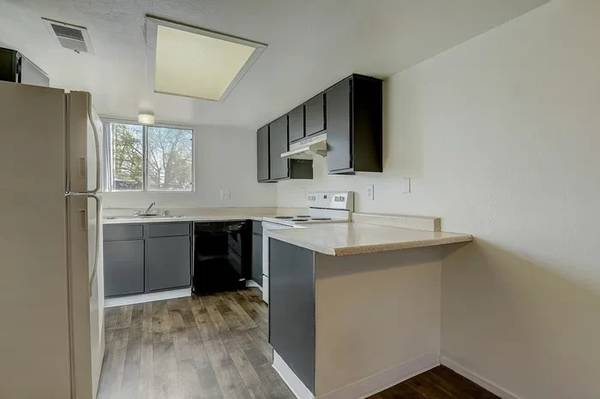 Air Conditioner, Pool, 2/bd 2/ba 1