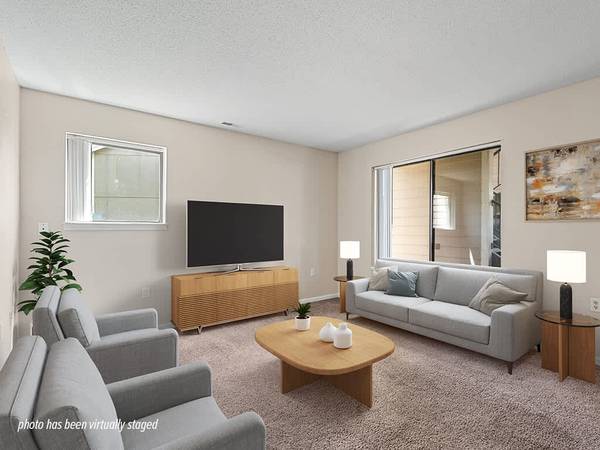 $1,263 / 2br - 920ft2 - Lavavajillas, Mantenimiento en el lugar, Parque para perros sin correa, Área de juegos, + Barbacoa (2260 10th Street, Coralville, IA)63897405333122123