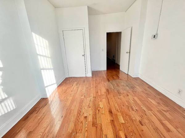 $3,200 / 2br - 🎊 Renovated 2 bed 2 bath apt on Menahan st. Rooms are on opposite ends (Bushwick)63816703036163124