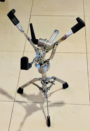 DW lightweight snare stand 1