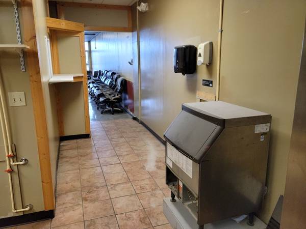 $4,500 / 1800ft2 - PIZZERIA UNIT Available For Lease In The Berkeley Plaza (Martinsburg West Virginia)63953078882434124