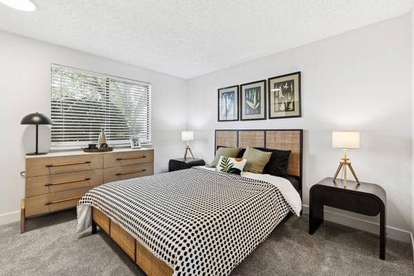 $1,995 / 2br - 975ft2 - FREE Rent until November 1st! Call today to schedule a tour! (Renton)63929303129347120