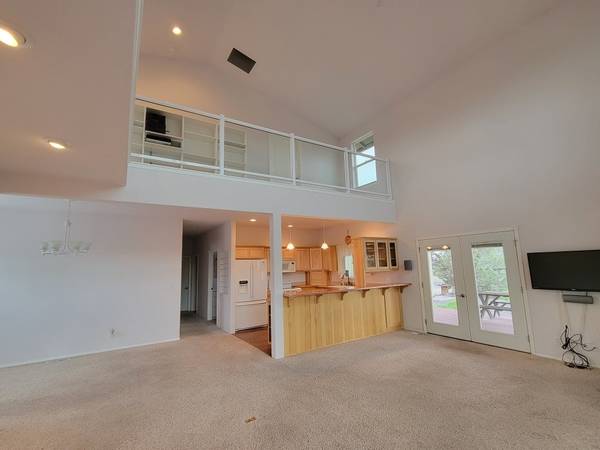 $739,900 / 3br - 1952ft2 - Casa amplia, taller con acceso para vehículos, edificios exteriores, vistas y más! (Prineville)63688407485185123