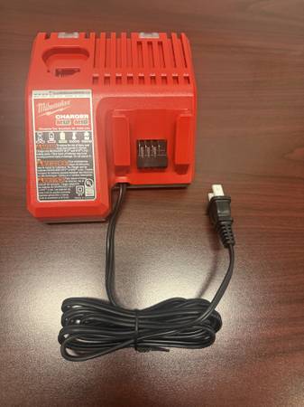 Milwaukee M12 & M18 Multi-Voltage Battery Charger 1