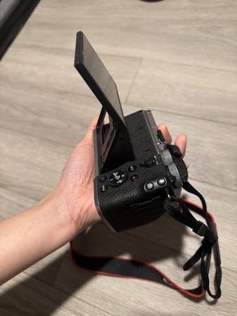 Canon EOS M6 Mark II Mirrorless Camera Body + Battery & Charger 1