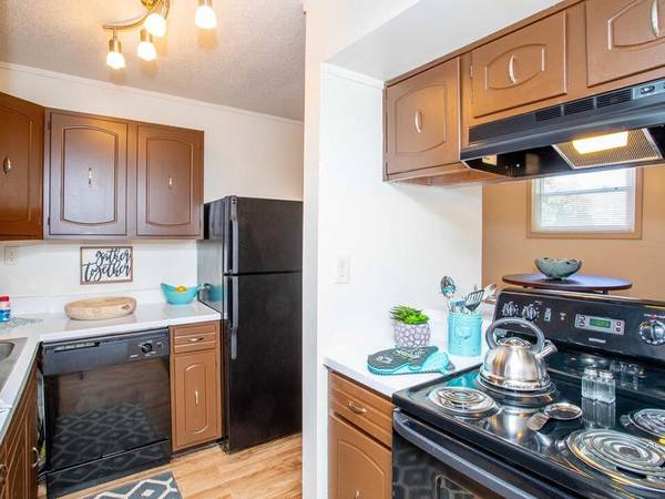 $1,105 / 2br - 1180ft2 - 2BD 1.5BA, Parque para Mascotas, Dos Piscinas al Aire Libre63700508210049120