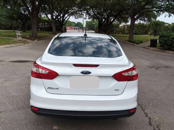2012 Ford Focus SEL 4 puertas Sedán, aspiración natural - $3.30063470587574145122