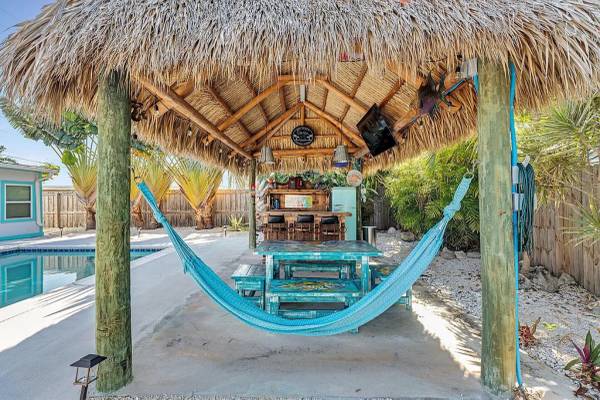 $290 / 4br - 01290ft2 - Welcome to your private slice of paradise (Key West)63923414760194124