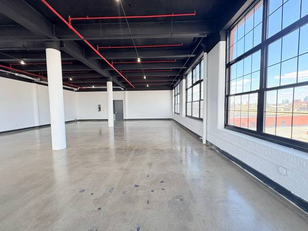 $7,400 / 2786ft2 - Corner Loft Office | 2,786 SF | Skyline Views + Renovated Industrial Building (Brooklyn)63912046043779123