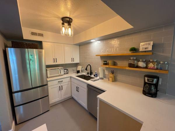 $1,600 / 1br - 800ft2 - COMPLETELY RENOVATED | FULLY FURNISHED | FREE UTILITIES (Chelan)63922933400706124
