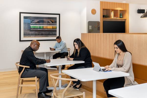 Dedicated Desks for Creatives: Fresh Space, Fresh Ideas 1