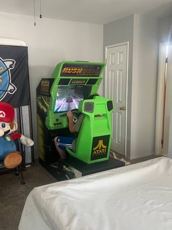 Rush the rock arcade cabinet Driving game 1
