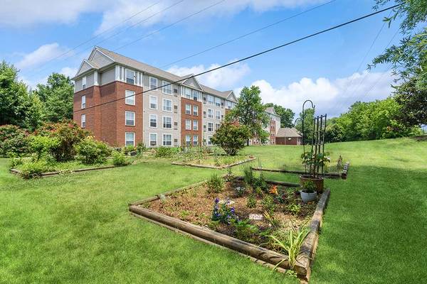 $1,533 / 2br - 832ft2 - Direct access to Guardian Place from I-195, On-site social activities64027112070401123