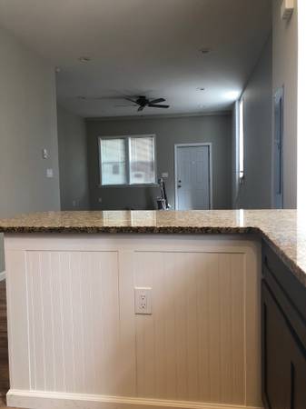 $2,200 / 4br - 4 bedroom apartment $2200. month (allentown)64010163367426122