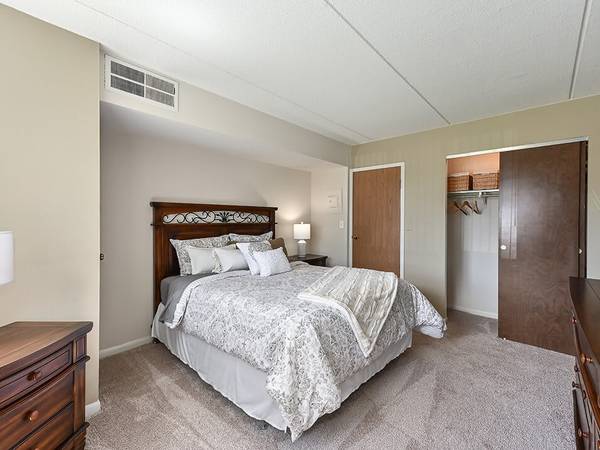 $1,285 / 1br - 725ft2 - You Can Stop Looking Because This Is Where You Want To Live!!! (Waukegan, IL)63846718345859121