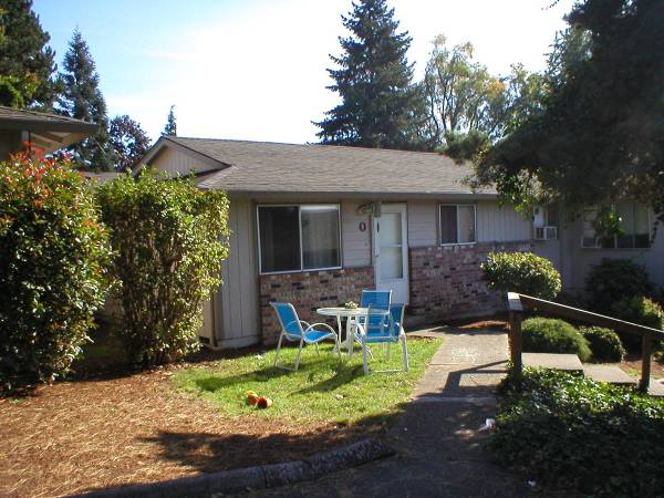 $1,195 / 2br - 800ft2 - ONE LEVEL DUPLEX (Vancouver)63820738812803120