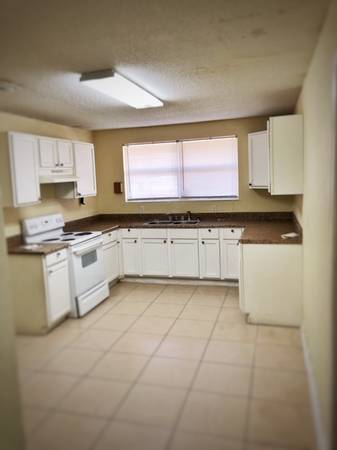 $1,399 / 3br - 15000ft2 - Paxon westside 3&2 (Paxon)64005273267585122