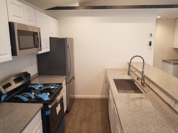 ALL NEW UNIT. 2 bed 1 bath 700Sq Ft. backyard W/D in unit O 1