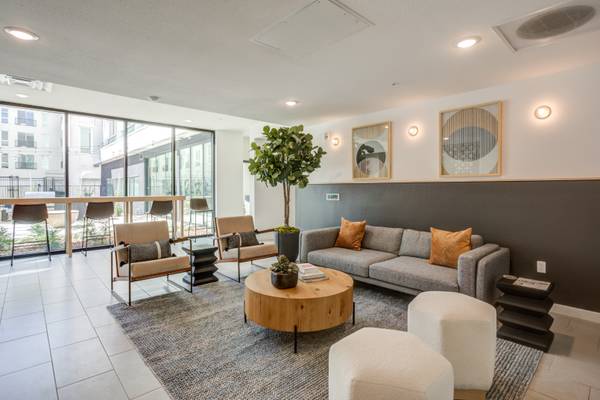 $1,671 / 357ft2 - Muebles de alquiler disponibles con Cort, Mantenimiento en el lugar, Patio interior (728 16th Street, Sacramento, CA)63844737425537124
