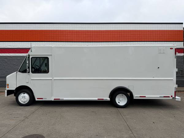 2007 Freightliner UTILIMASTER MT45 - Photo 4