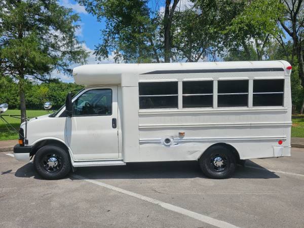 2004 CHEVROLET EXPRESS G3500 BLUE BIRD AUTOBÚS PARA 14 PASAJEROS, 1 DUEÑO - $13.900 (MURFREESBORO)63470433274241122