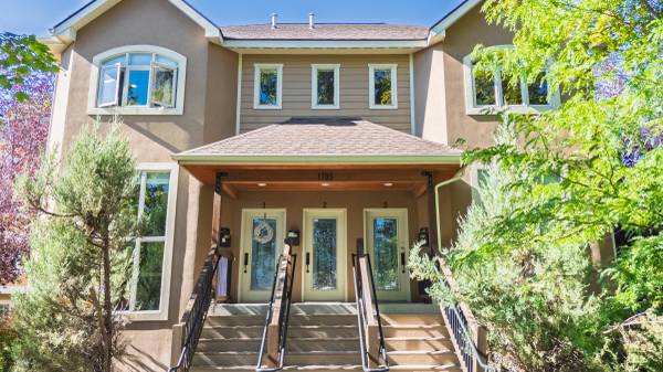 $298,900 / 2br - 757ft2 - Upscale Condo! (1105 Stephens Ave. #2)64287772204033120