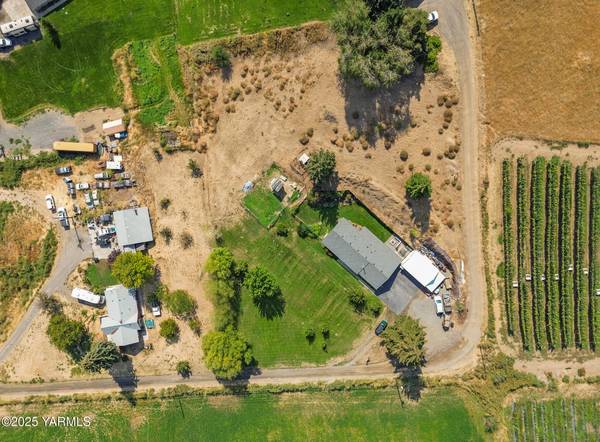 $440,000 / 4br - 1852ft2 - stunningly serene 4-bedroom, 2-bath hill top home (Selah)64319759864193122