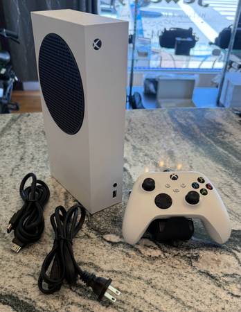 Xbox Series S - 512GB - All-Digital White Console - video