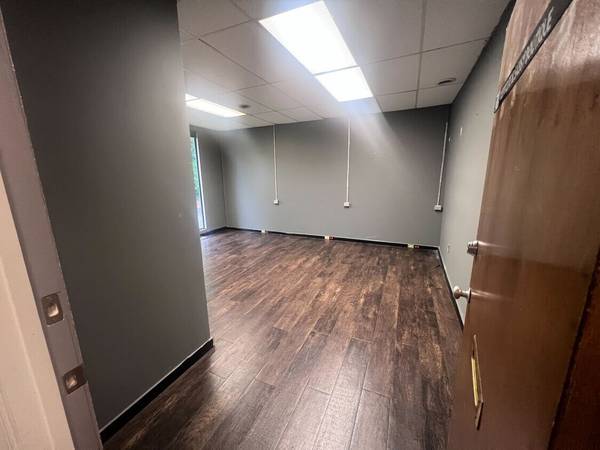$850 / 260ft2 - 260 sqft large single room suite for $850 (Athens)63792066646531121
