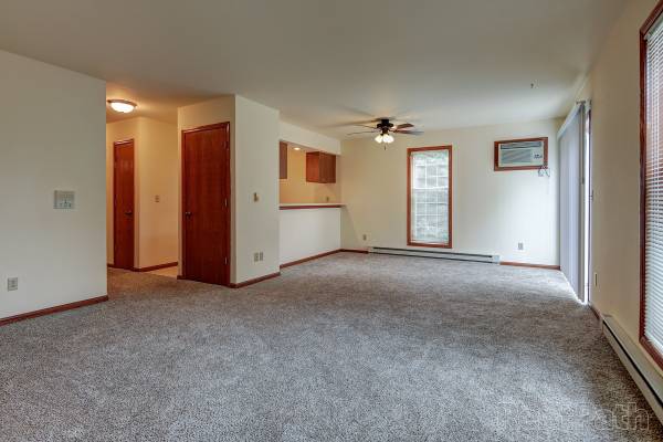 $1,290 / 2br - Upper 2 Bedroom with Full Size in Unit Washer/Dryer (Waterloo)63846720294403120