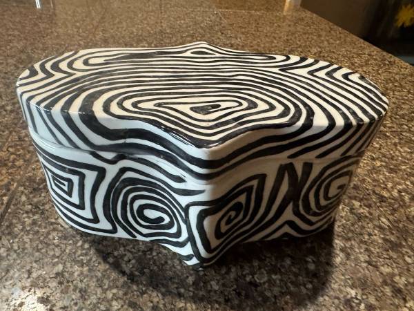 Unique ceramic container 1